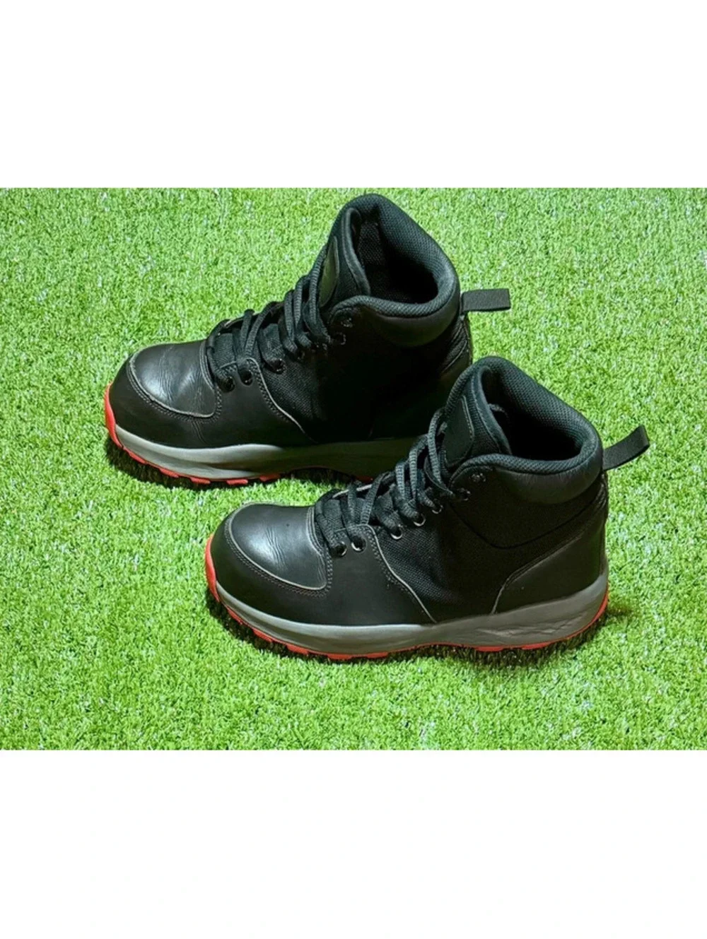Nike Manoadome Black Red Boots High Top Sneakers – Size 7Y